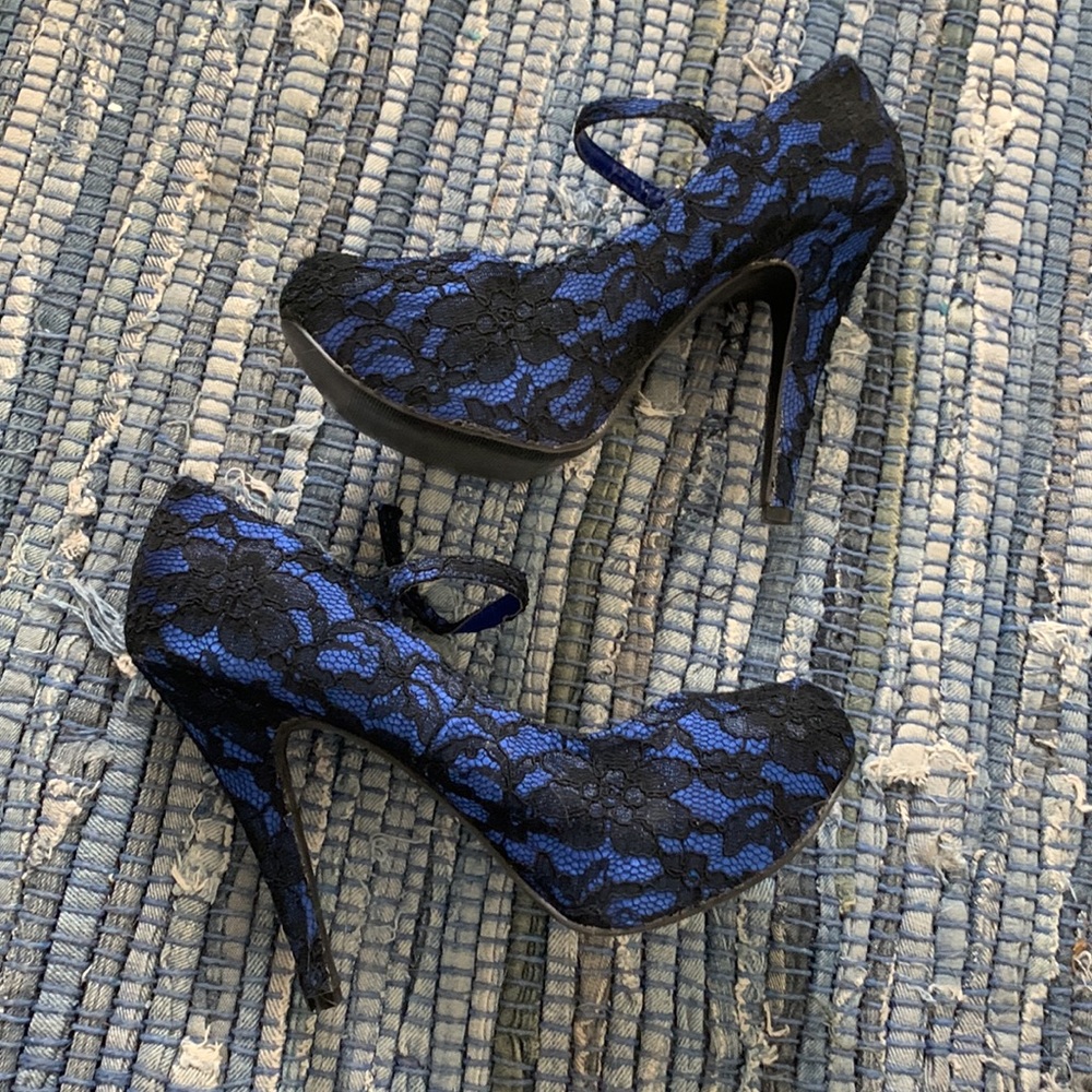 Platform high heels 7.5 preowned
